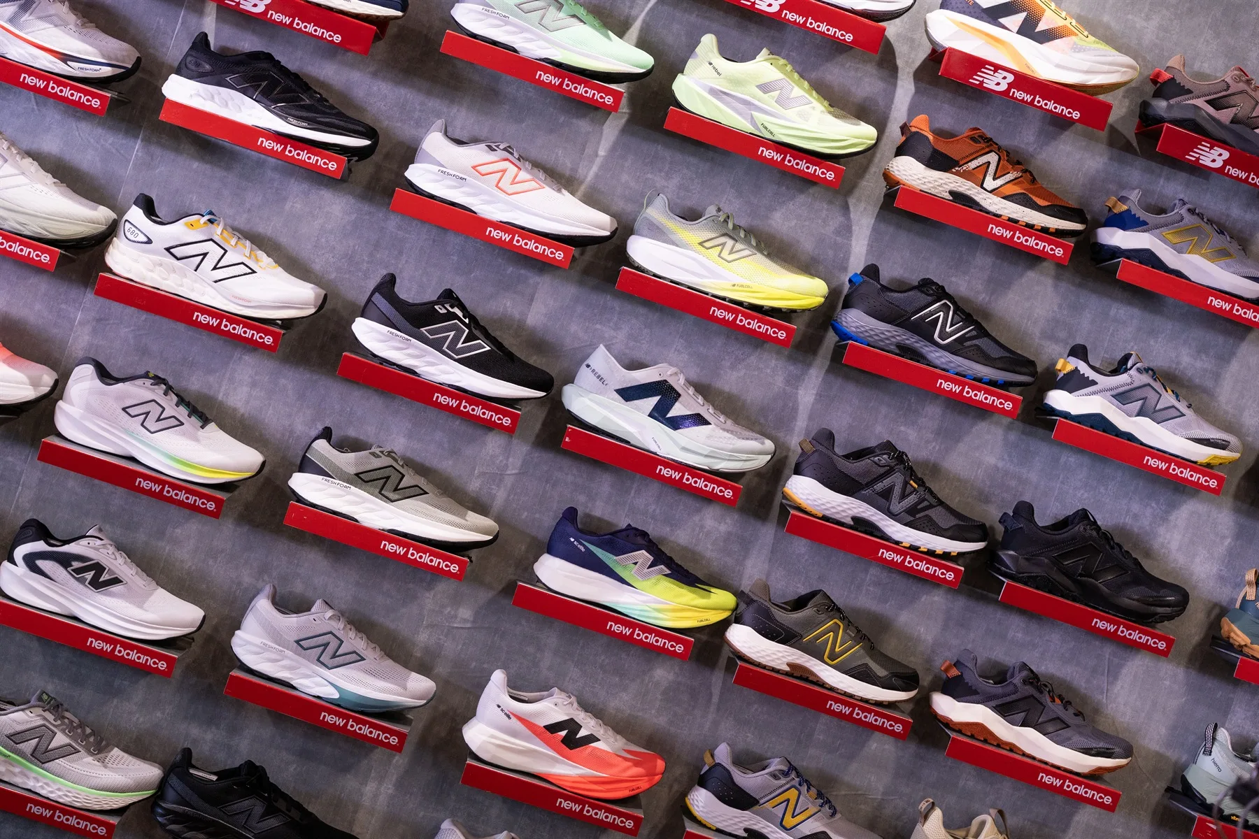 El sector de New Balance en el local